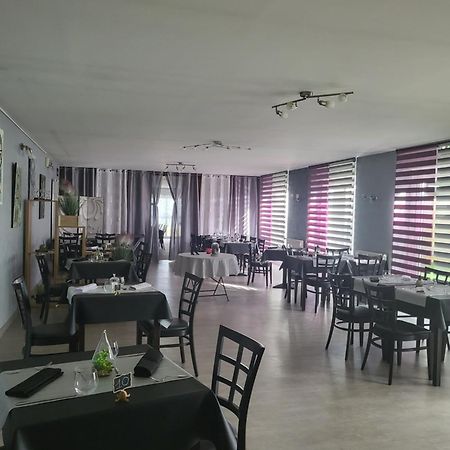 L'Epicurien Hotel Saint-Nicolas-de-Port Luaran gambar