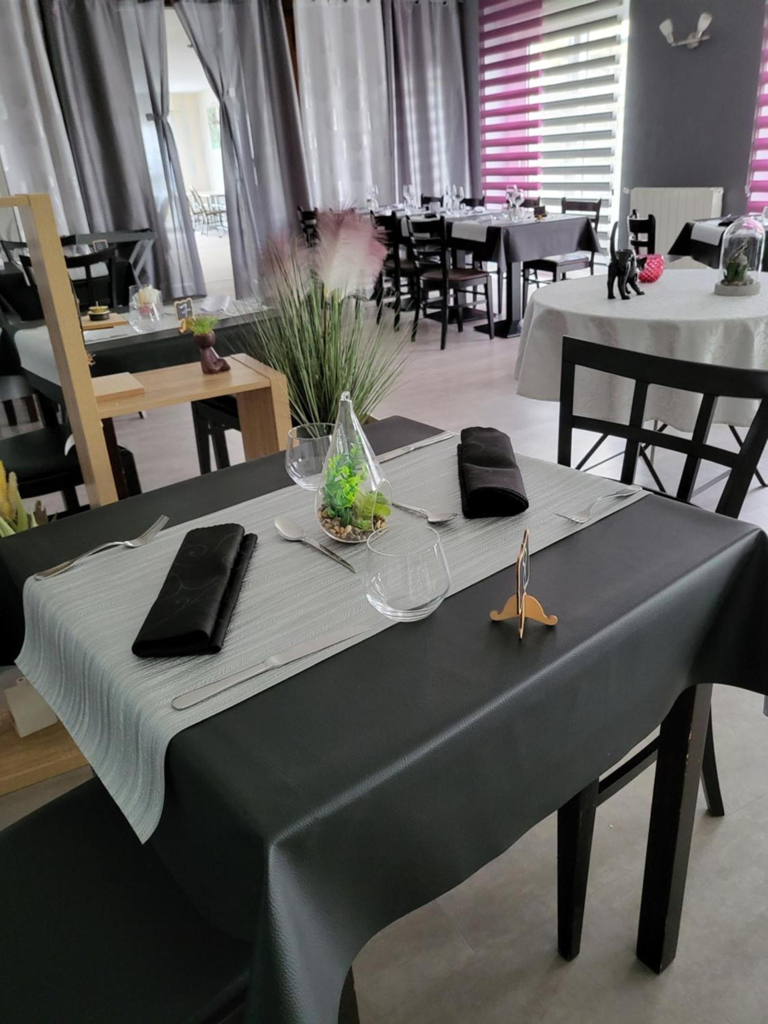 L'Epicurien Hotel Saint-Nicolas-de-Port Luaran gambar