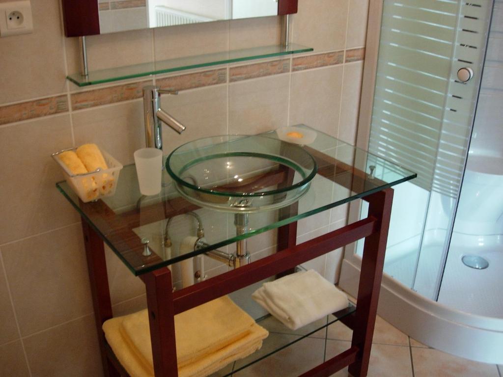 L'Epicurien Hotel Saint-Nicolas-de-Port Bilik gambar
